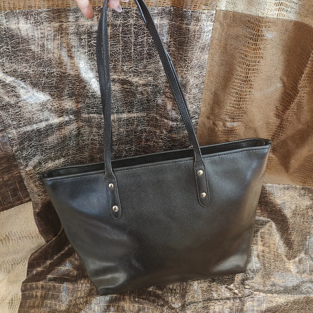 Coach - Picture 2 of 7